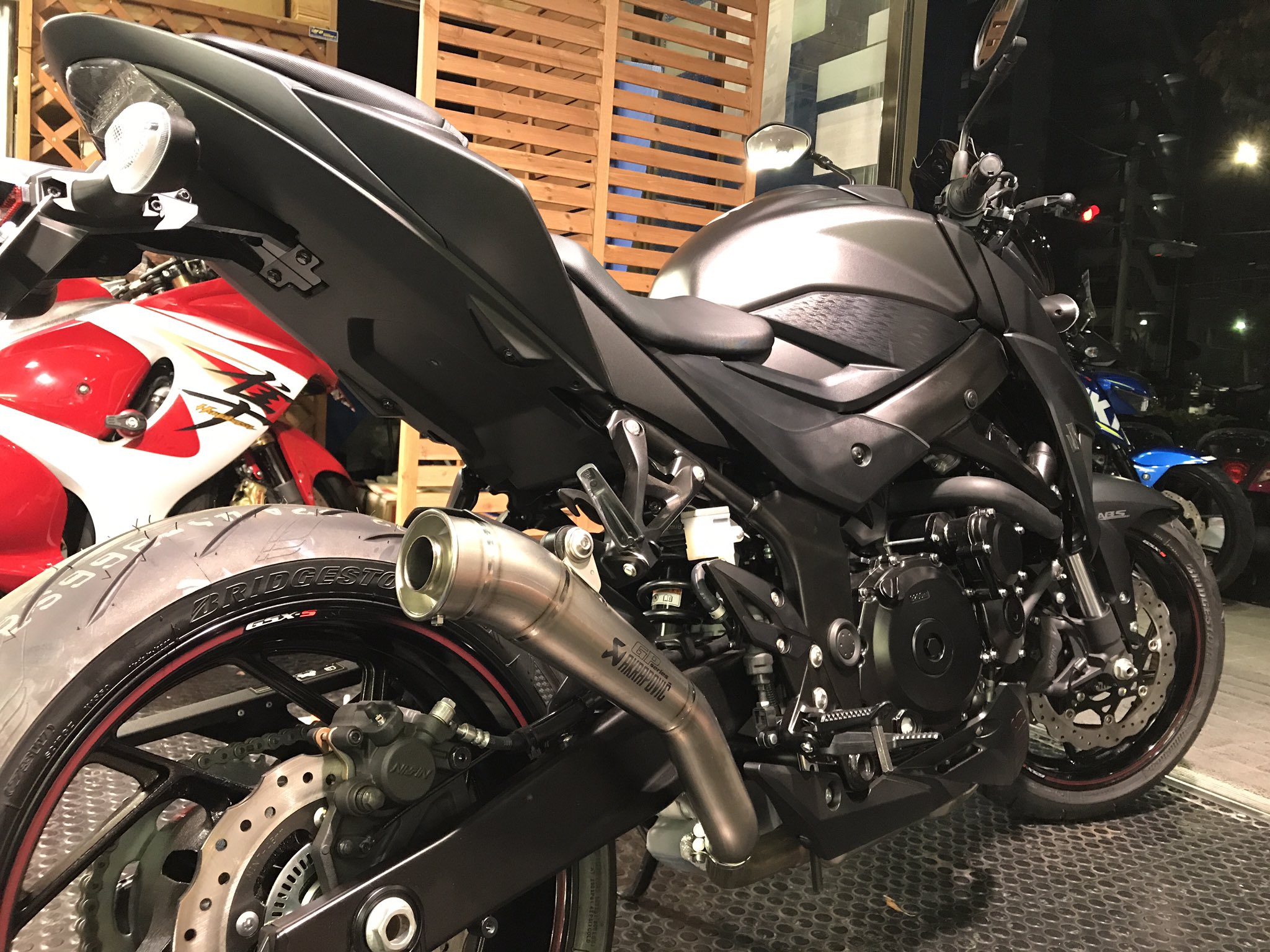 gsxs750用のアクラポビッチマフラー 世界有名な www.shelburnefalls.com