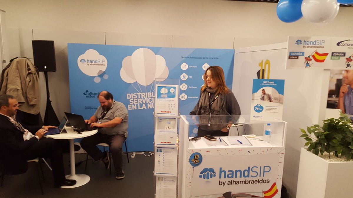 ES_alhambraIT's tweet photo. Y por otro lado hoy seguimos aqui en el #Voip2Day2017 en el Wanda Metropolitano, para daros info acerca de nuestro servicio @handSIP , hazte distribuidor de servicios de voz en la nube.
https://t.co/bYuKcrpj91 https://t.co/HG3SaStK6x