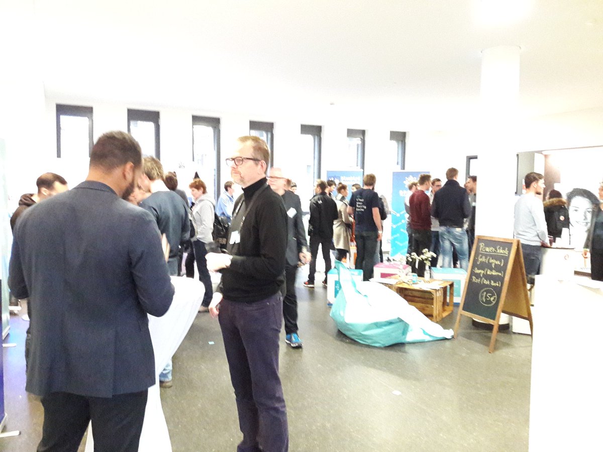 StartupPort_TU's tweet photo. Auf der Prototypenmesse ist schon mal einiges los - bald beginnt auch das Bühnenprogramm mit der #unipitch Challenge. Wir sind gespannt auf die Pitches der fünf Finalisten #bluebirdmountain @projectbreeze @cido_io #flugilo #supyrb! https://t.co/7EGEMPCg3A