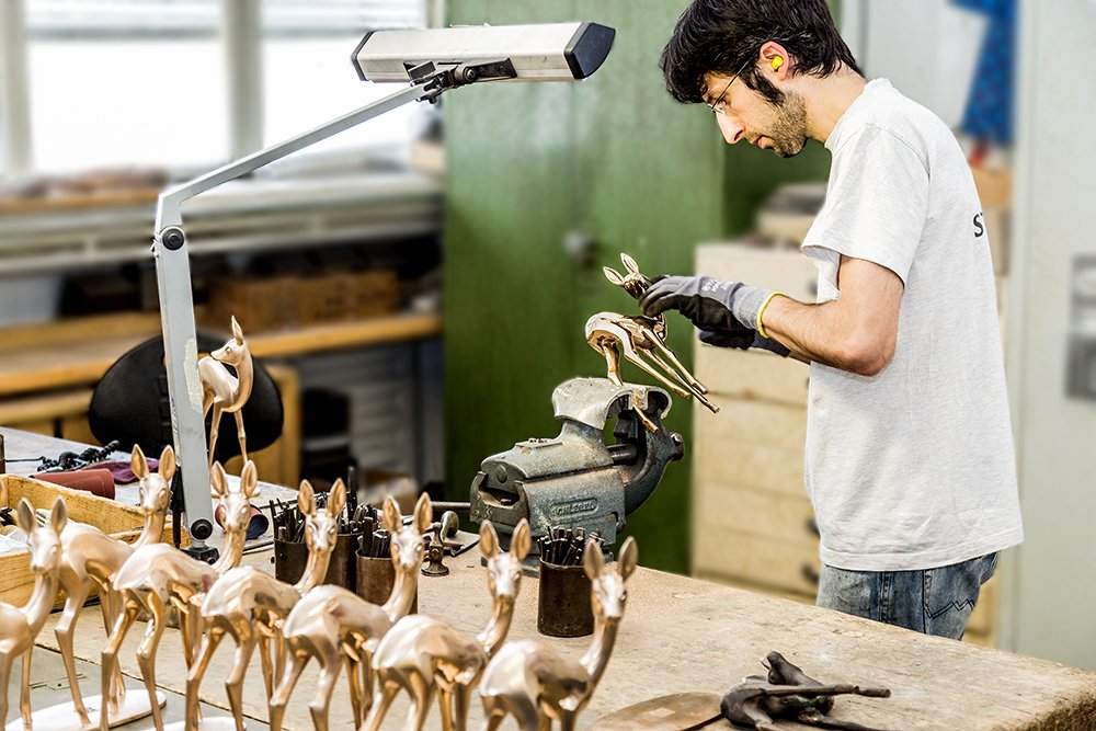 Strassacker1919's tweet image. Der BAMBI wird seit über 50 Jahren bei der Kunstgießerei Strassacker gegossen...
#BAMBI2017 #Bambi #strassacker #art