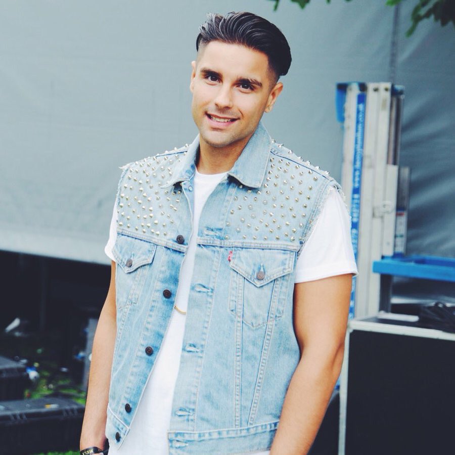 DJAashiqui's tweet photo. DosTEA w/ @DJAashiqui 19.11.17 @ 22:20 w/ @shideboss #singer #songwriter #actor talking abt latest track #Jaani Collabs w/ @NaughtyBoyMusic @iamzackknight acting roles in #dangerousgame most recent @amaradatia #deadringerfilm & more! 😅 We have a lot of catching up to do⁉️ 😬📞 https://t.co/3ZeePItszf
