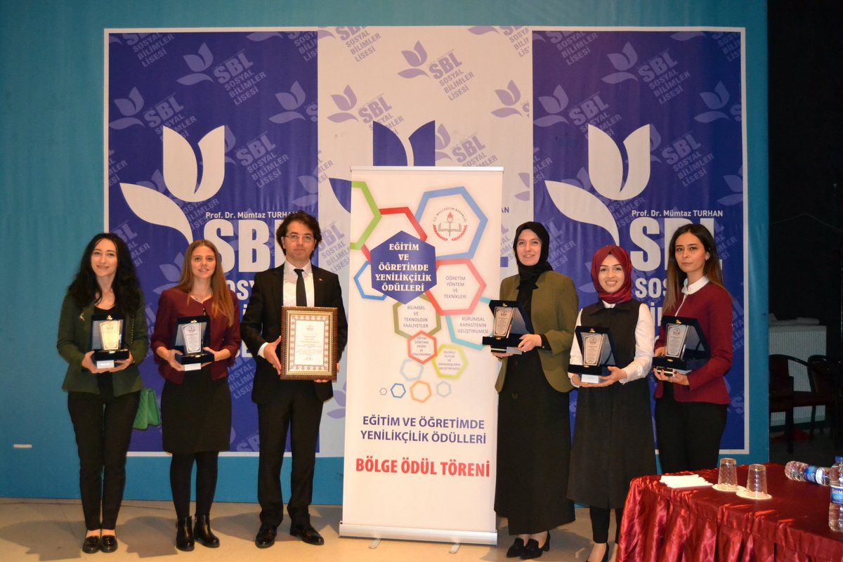 EĞİTİM VE ÖĞRETİMDE YENİLİKÇİLİK ÖDÜLLERİ İSTANBUL BÖLGESİ ÖDÜL TÖRENİ - Rengarenk Masallar Kumpanyası projemiz bölge ödülü kazandı. ibrahimturhanmtal.meb.k12.tr/icerikler/reng…