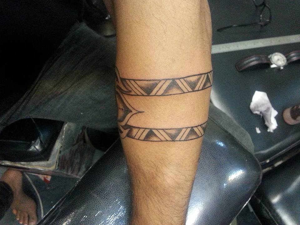 Madhu_TheAuteur's tweet photo. Ajna Chakra is my 4th Tattoo - The formation of 6th Chakra... it's not easy to form a band tattoo in the arm #AjnaChakraTattoo #6thChakra https://t.co/KD9r8PRqyY
