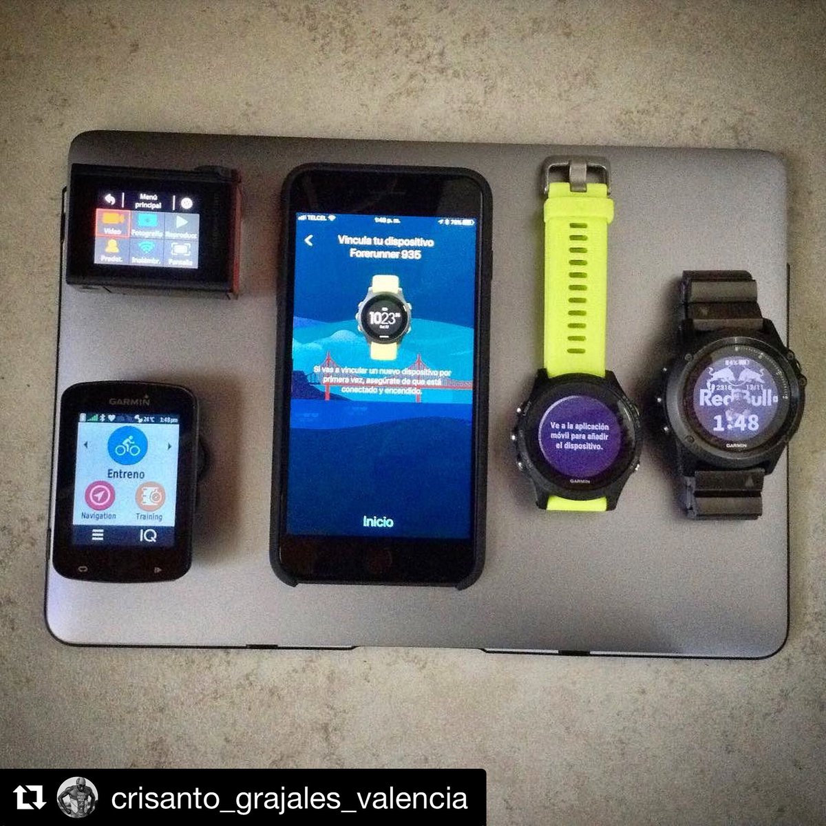 GarminMexico's tweet photo. Entrena como los profesionales con Garmin 😉 #AtletasGarmin
#Repost @CrisantoGrajale
・・・
Qué hora es.!? Hora de sincronizar dispositivos.! 💪🏾⌚️🤘🏾📟👋🏾📷👊🏾⏱
#fenix3hr #foreruner935 #virbultra30 #edge820 https://t.co/8N0nsSt2aw