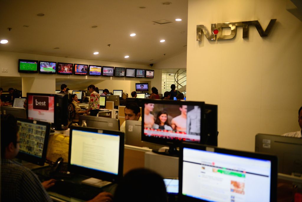 Riding the #mobilereporting trend, @NDTV became the first major network in India whose reporters all are trained to use mobile phones for newsgathering.  #mojo <a href="/MojoConIRL/">Mojocon</a> 
buff.ly/2ALtbgZ