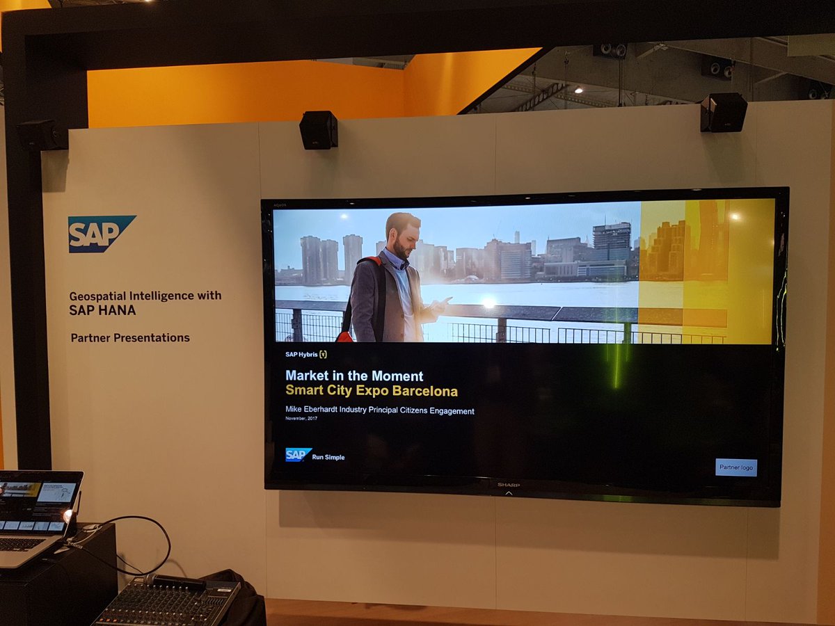 Pyxisportal's tweet photo. Visitando el stand de @SAPHybris @SAPInMemory 📍 @SmartCityexpo #SmartCityExpo #scwec17 https://t.co/B477NUMkHw