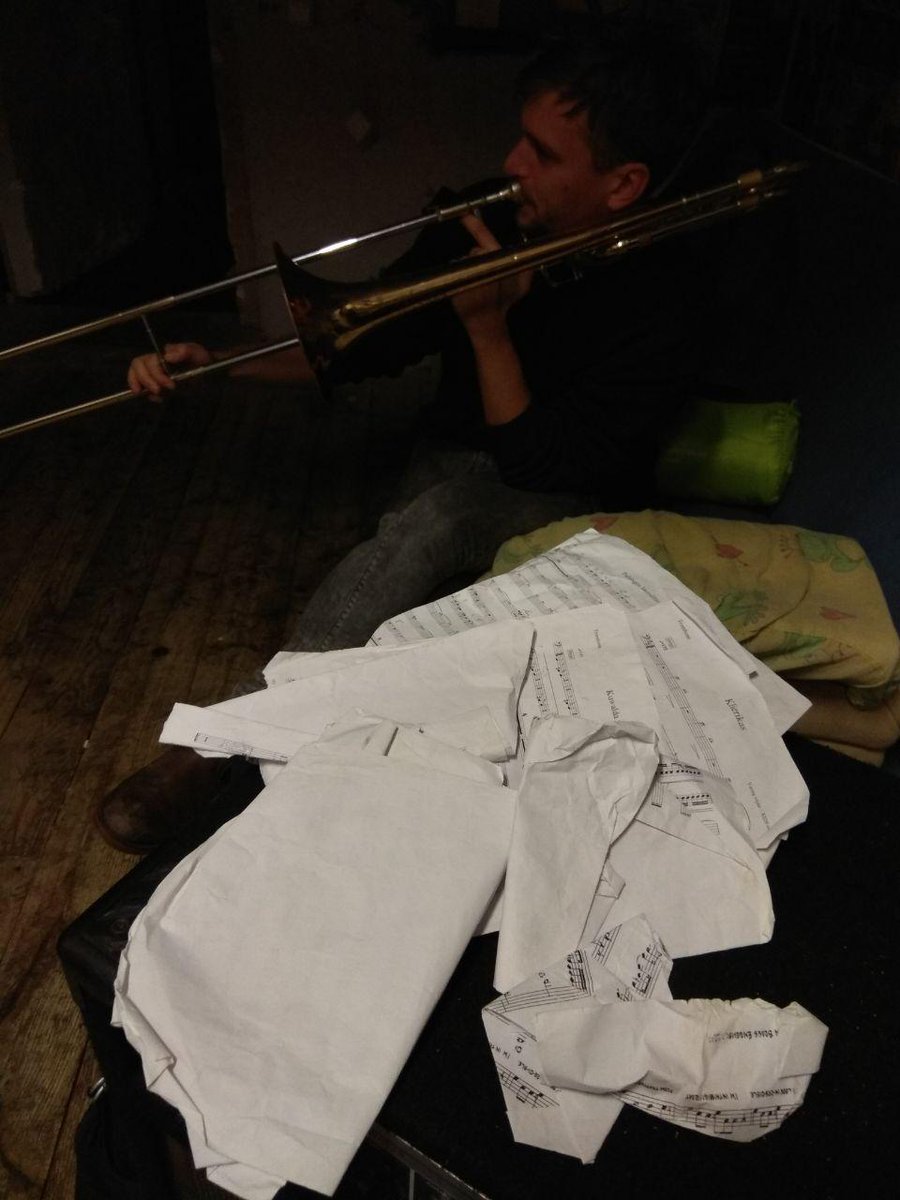 1120orkestras's tweet photo. Šiuo norime pareikšti, kad po ilgesnės pertraukos grįžtam į didžiąją sceną. Traukiam natas iš kišenių, grojam #rytoj. https://t.co/qaXu88FzZ1