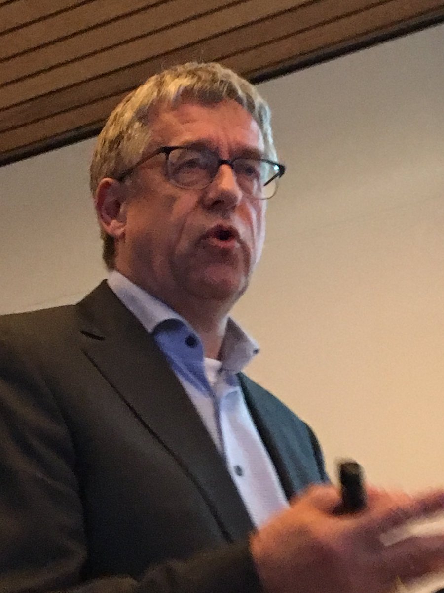1SmartWorkPlace's tweet photo. #fmdef2017 @CfPB_Delft @PullenW voorspelt wel/niet de toekomst? Inbox, lunchbox, outbox? Persoonlijkheid verdient meer aandacht? #FuturesForum https://t.co/LNMW1BKMsu