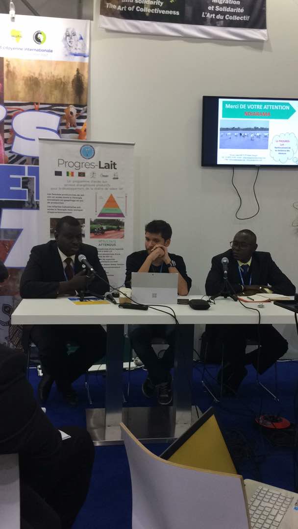 Progres_Lait's tweet photo. "Le @Progres_Lait  rentre en droite ligne avec les initiatives Prem qui permettent de garantir des revenus pour les populations." Ousmane Fall Sarr ASER
#SideEvent
#COP23  
#EndaCop23 https://t.co/bSAHmL4zNx