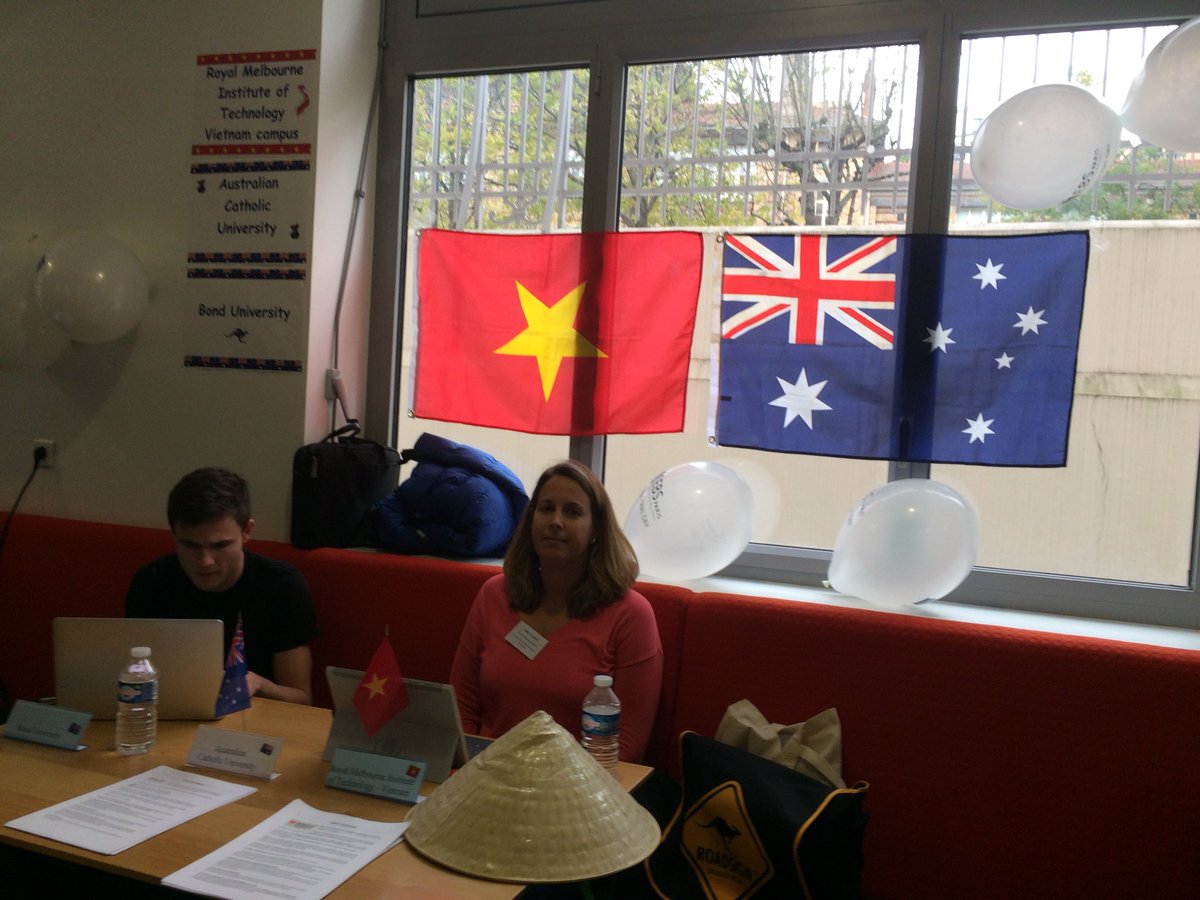 ebs_Paris's tweet photo. #InternationalDay 🌍Aujourd’hui @ebs_Paris a le plaisir de recevoir ses universités partenaires sur son campus. Bienvenue ! #StudyingAbroad #PartnerUniversities #AcademicExchange #International #Erasmus+ #worldwide #2017 #campuseiffel #Paris https://t.co/jnMGMND024