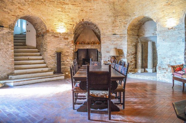 ItalyMagazine's tweet photo. The region of #Marche is the ultimate retirement getaway for anyone seeking the good life. Here are eight properties for sale around the region ranging from fixer-uppers to lovingly restored country houses.
https://t.co/xC7eCVoXY6 https://t.co/xC7eCVoXY6 #PropertyInItaly https://t.co/PWBaW1RaZt
