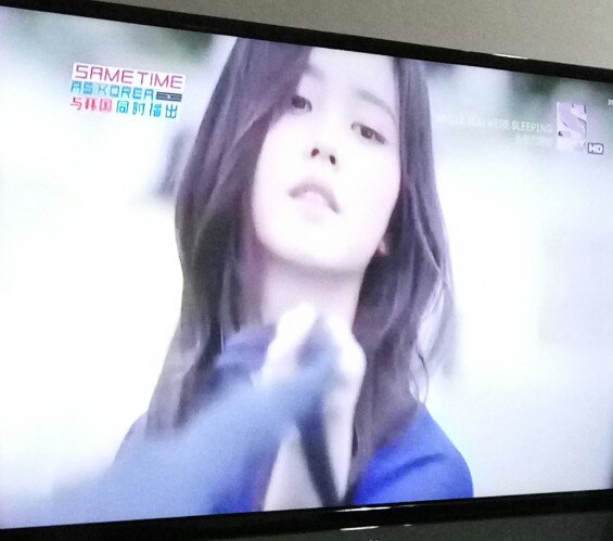 drdrama7's tweet photo. So Yun is back in the finale!! And she did #suzy's femme fatale mimicry 😂 #kimsohyun #WhileYouWereSleeping https://t.co/ukFHcR8cie