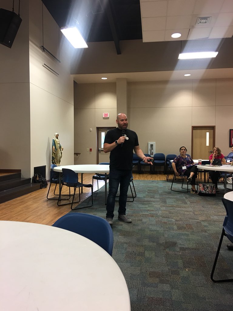 CathSchoolsCC's tweet image. Bryan Miller, International Keynoter and Presenter in our Diocese right now! Wonder Workshop Professional Development, Day 2  @edtechnerd #dashanddot #cathschoolscc