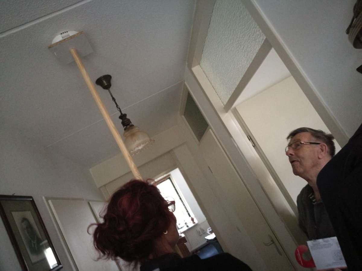 Wat een geweldig leuke dag hebben we gehad in Surhuisterveen! In 43 woningen zijn vandaag #rookmelders geplaatst. <a href="/DiverAnke/">Anke Terpstra</a> van <a href="/BrandweerFrl/">Brandweer Fryslân</a> verzorgde een presentatie over #brandveiligheid. Anke, bedankt voor de zeer nuttige en leerzame bijeenkomst! #tigebytige