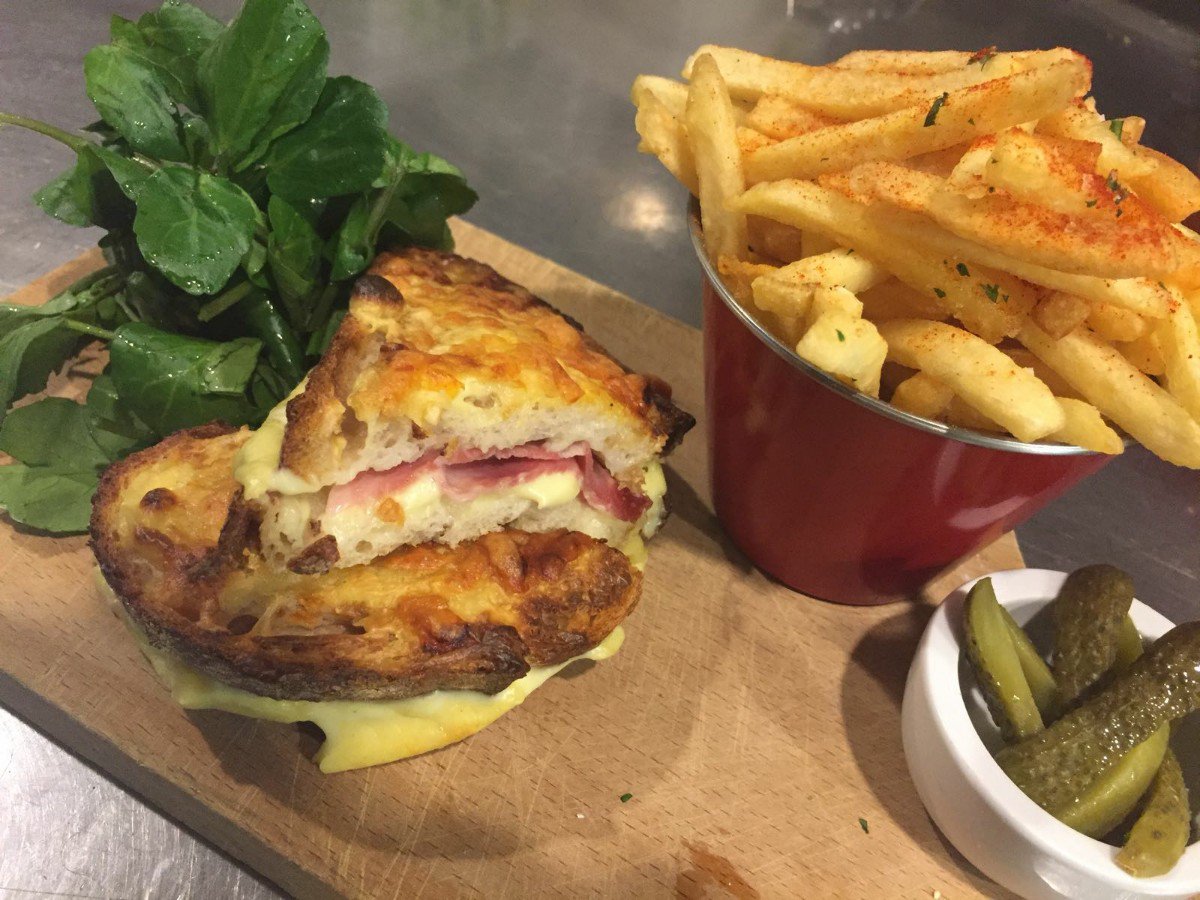 DollysDublin's tweet photo. Why not drop into to us #afterwork &amp; try our fab menu. Don't forget you'll get 30% off your drinks this Thursday &amp; Friday night if you RT &amp; follow 🥂 https://t.co/4s5Oa6p346