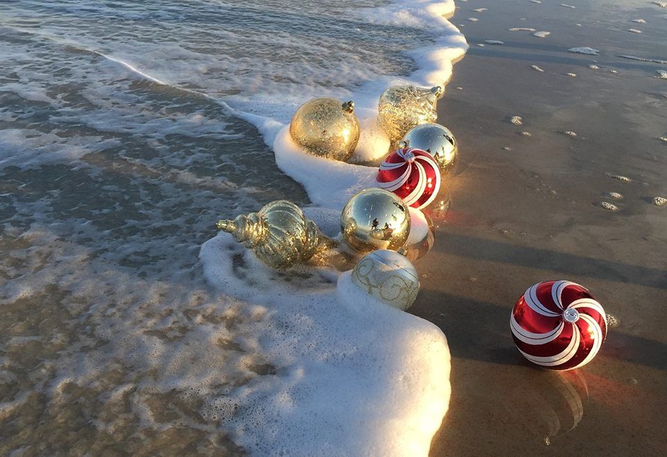 Time is running out! Book your holiday party on #FloridasBestBeach for some seriously fun &amp; festive #QualityTime! 😍🌲☃️🦌🎅🤶🍹🍺🍴🌊☀️⛱️🌴🌅 #ClearwaterBeach #TampaBay #TropixBeachBar