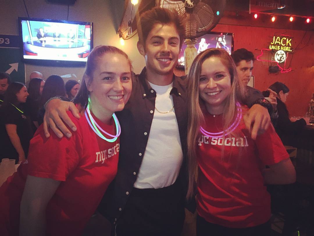 GlassViewMedia's tweet image. Team #GlassView celebrating the end to an excellent kickball season! 🏃🏅🎉