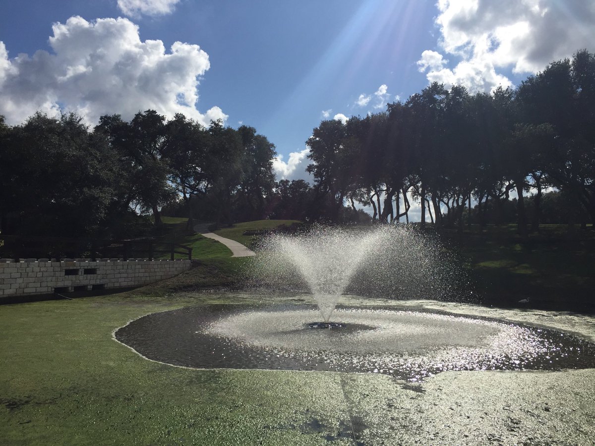 KeelingGolf's tweet photo. Fountain install a success at Oak Hills CC in San Antonio, TX. Great job by Riley, Mono, and Jesus on install! https://t.co/uIKHjw55mN