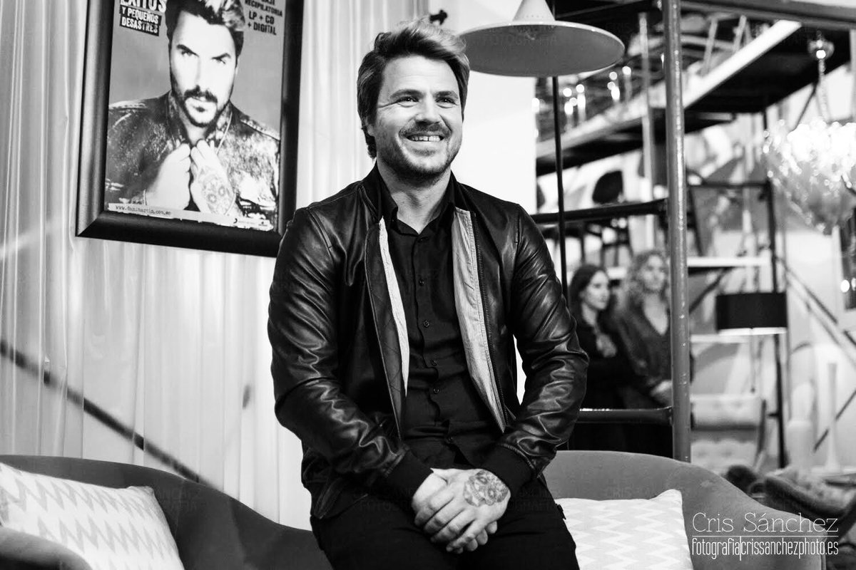 _danielmartin_'s tweet photo. Gracias a todos los seres humanos que han venido hoy a escuchar mi proyecto!!! Me he sentido genial con ellos!! Os contarán todo!! Gracias amigos 📷 @CrisSanchezMore https://t.co/yHTsMkRcUX