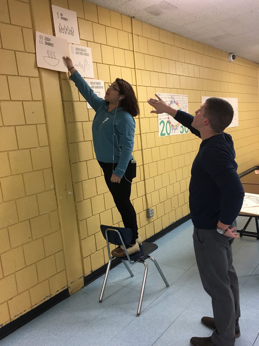 MrsReedAHS's tweet photo. Thereโs a ton of work that goes on behind the scenes to get ready for #BluePride2017. Special shout out to @mrsregohistory for being the wizard behind the curtain! #engageattleboro https://t.co/XpFBqeeuQ6