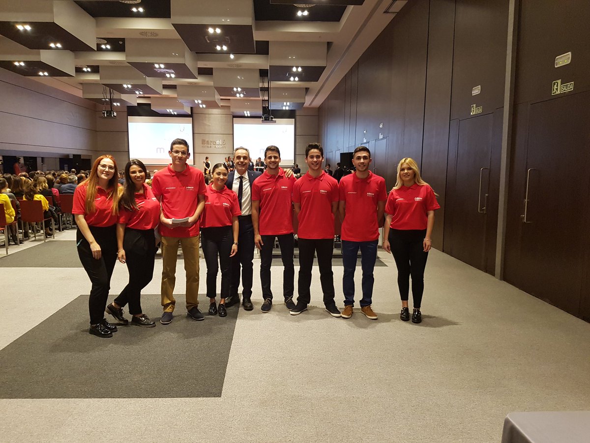 MarketTeacher's tweet photo. #CMKM17 Nuestros alumnos #FP romeroesteo.es haciendo #Marketing #Malaga Gala entrega Hotel Barceló @FP_eel11 @cepmalagafp #AndaluciaFP l https://t.co/KYDGPu7kkI