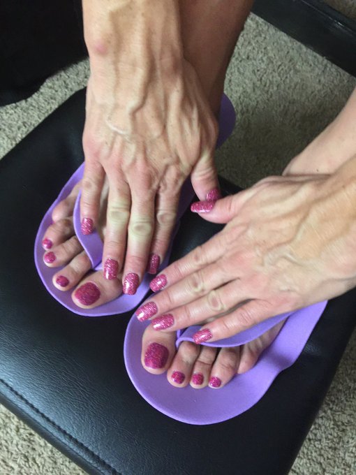 Shout out to My sub H~ I enjoyed My Birthday Pedi &amp; Mani 💜 https://t.co/rNwXlI0YO3<a href="/tag/humpday"class="tags"><span>#humpday</span></a><a href="/tag/wednesdaymood"class="tags"><span>#wednesdaymood</span></a><a href="/tag/wednesdayvibes"class="tags"><span>#wednesdayvibes</span></a>