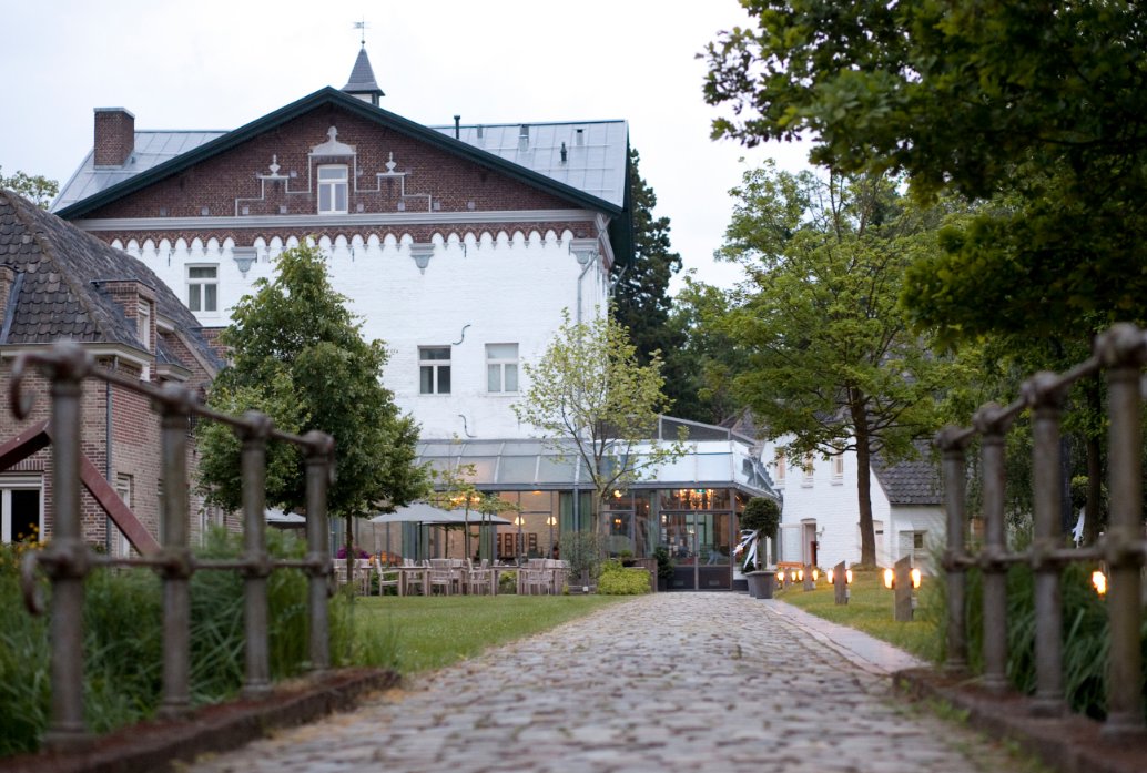 Review: "Prachtige locatie, goed personeel. Ons bedrijf liet een diner verzorgen voor zestig personen in De Kapel van het hotel. Sandton Château De Raay was hiervoor de ideale locatie. Lees de review: ow.ly/yNeI30gCMUz <a href="/SandtonHotels/">Sandton Hotels</a> <a href="/ChateauDeRaay/">Château De Raay</a> #diner #baarlo