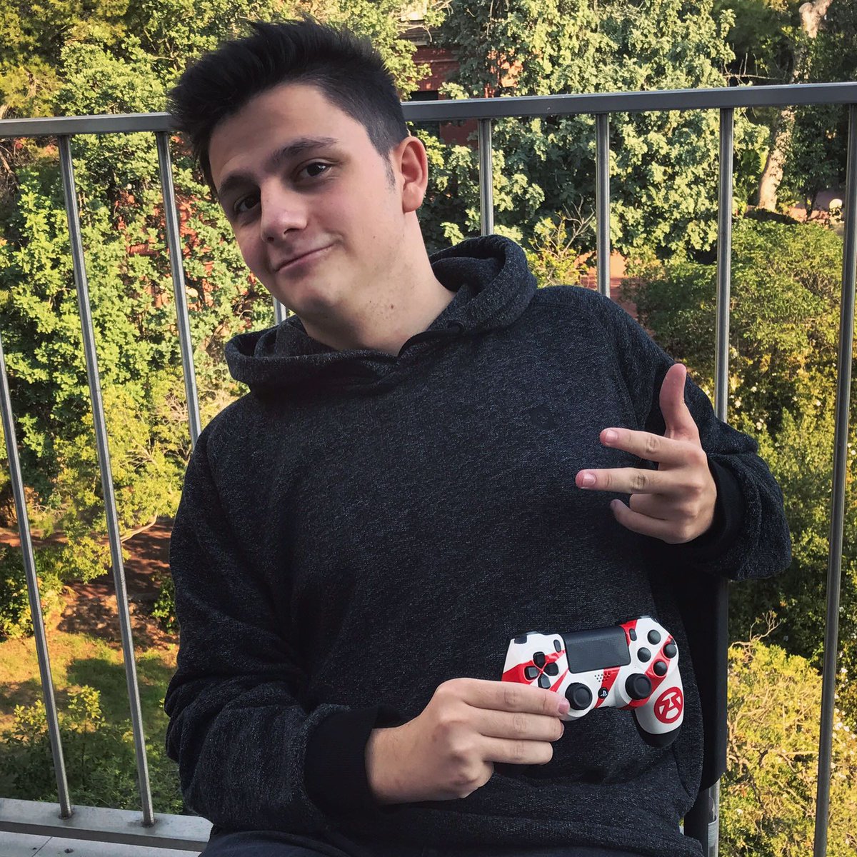 🎮SORTEO 🎮

➡Seguir a @competicontrol 
➡Dar RT
➡Visitar competitivecontroller.com

FINALIZA EL DÍA 24/11
¡¡MUCHA SUERTE!! 🎉❤️