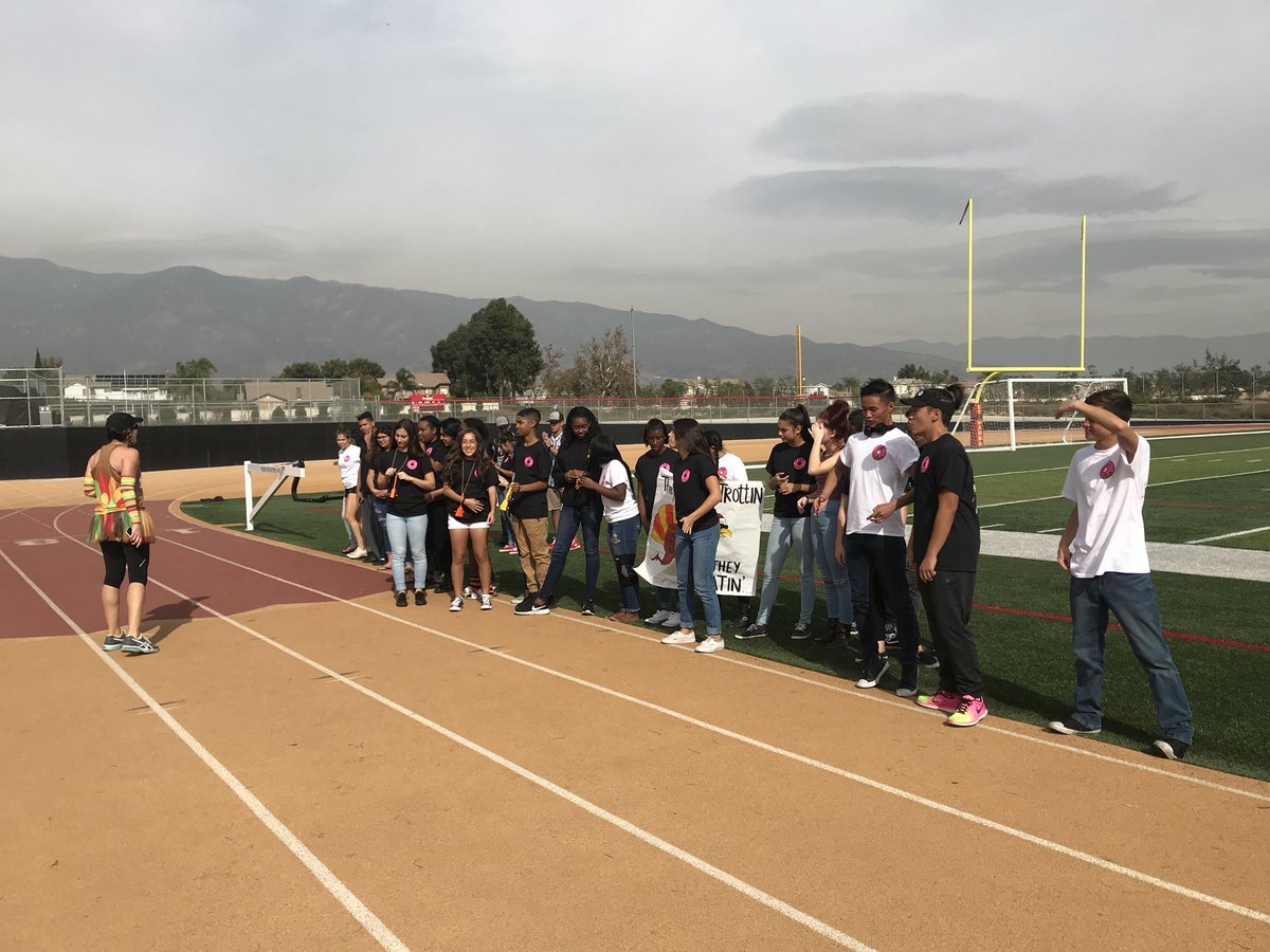 CerezFam's tweet photo. Turkey-trot! One of my favorite days at EHS! #EHSPEROCKS https://t.co/XViTOfJQK4