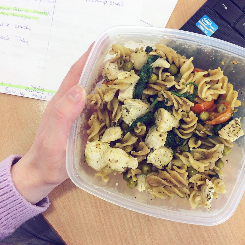 SallyLouiseP's tweet photo. Fully embracing this #bulk & extra carbs! Its nice to show people a positive side to carbs-they're the perfect fuel for a workout! 😜 #fitfoo https://t.co/gL33jxKw55