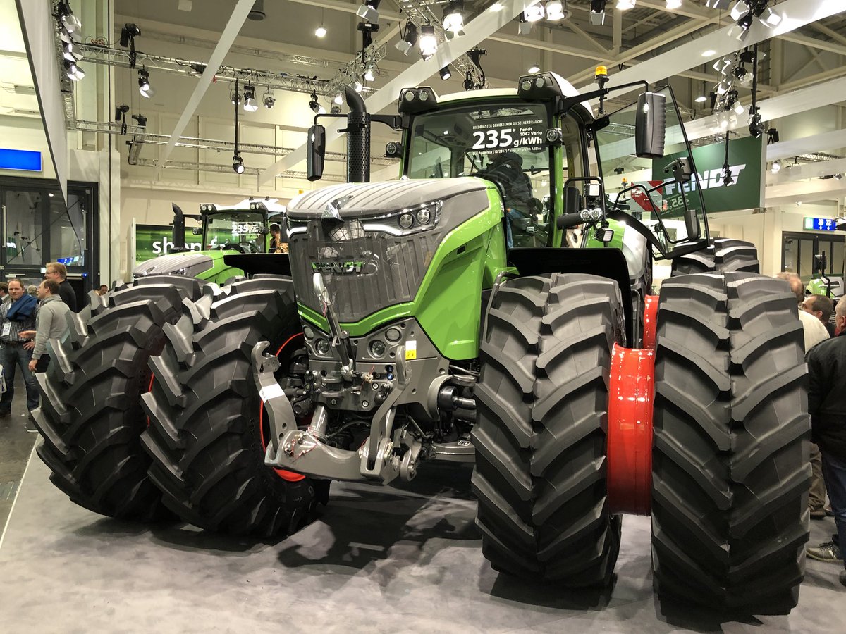TheChadColby's tweet photo. Sharp tractor..... but it has CLAMP ON duals????   #OhStop my 1962 #Farmall560 did also @harmon03 @NickEhlers01 @MPSchmidtAG @maxarmstrong @jwolf7447 @RittingerSean @PitstickFarms @johnsg1 https://t.co/3JgUucOuXg