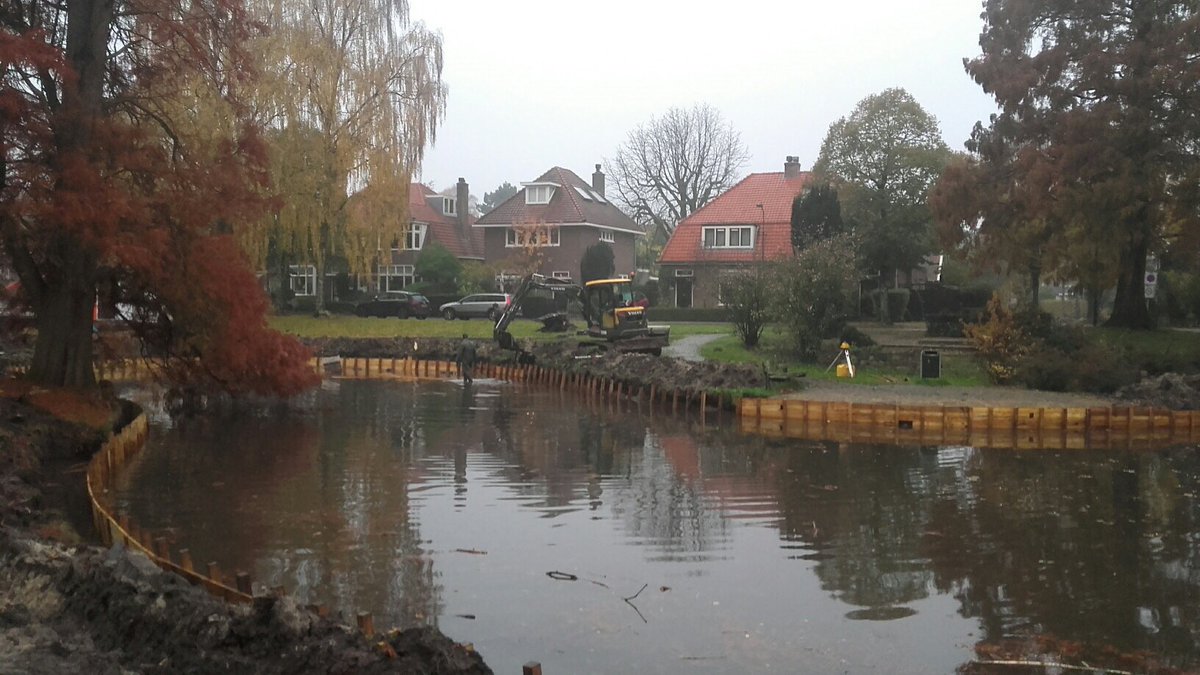 hveldhuizen's tweet photo. De laatste fase van de herinrichting van de #Oranjevijver is bijna afgerond. Samen kom je verder. #UHVerbindt #UHBouwtAanDeToekomst https://t.co/ECilf22rhK