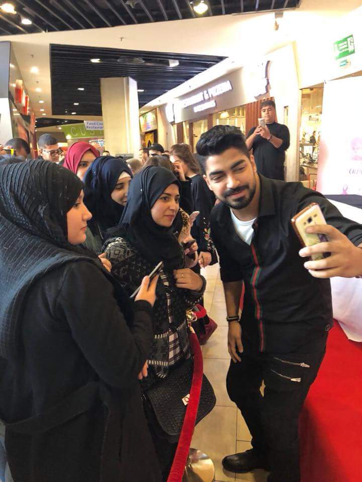 shimaahassanyt's tweet photo. النجم مينا عطا والنجمه سهيله بن لشهب فى الجزائر من مقابلة الفانز😘😍🇩🇿
واحتشاد جماهيرى كبير🇩🇿💪👏
@Mina_Atta_ @SuhilaBnLachhab 
#نورت_بلدك_يامينا 
#SouhilaInMissArabWorld 
#حفل_مينا_عطا_بالجزائر https://t.co/aWBOoM0c2q