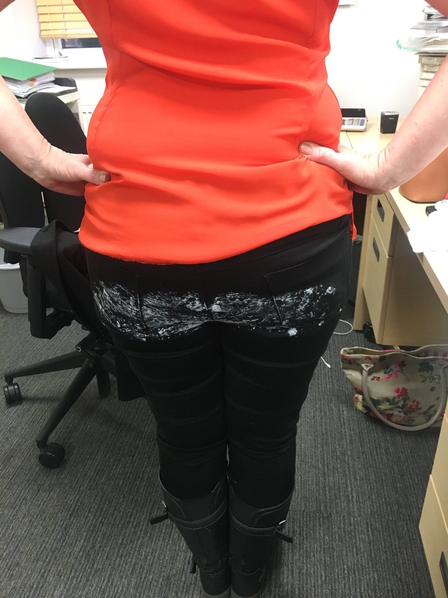 MariaSeabright's tweet photo. Not one of my better days - on the phone leaning against a wall &amp; this happened #bloodywetpaint #nosignage #ruinedjeans #badcustomerservice https://t.co/xkYDRN13sW