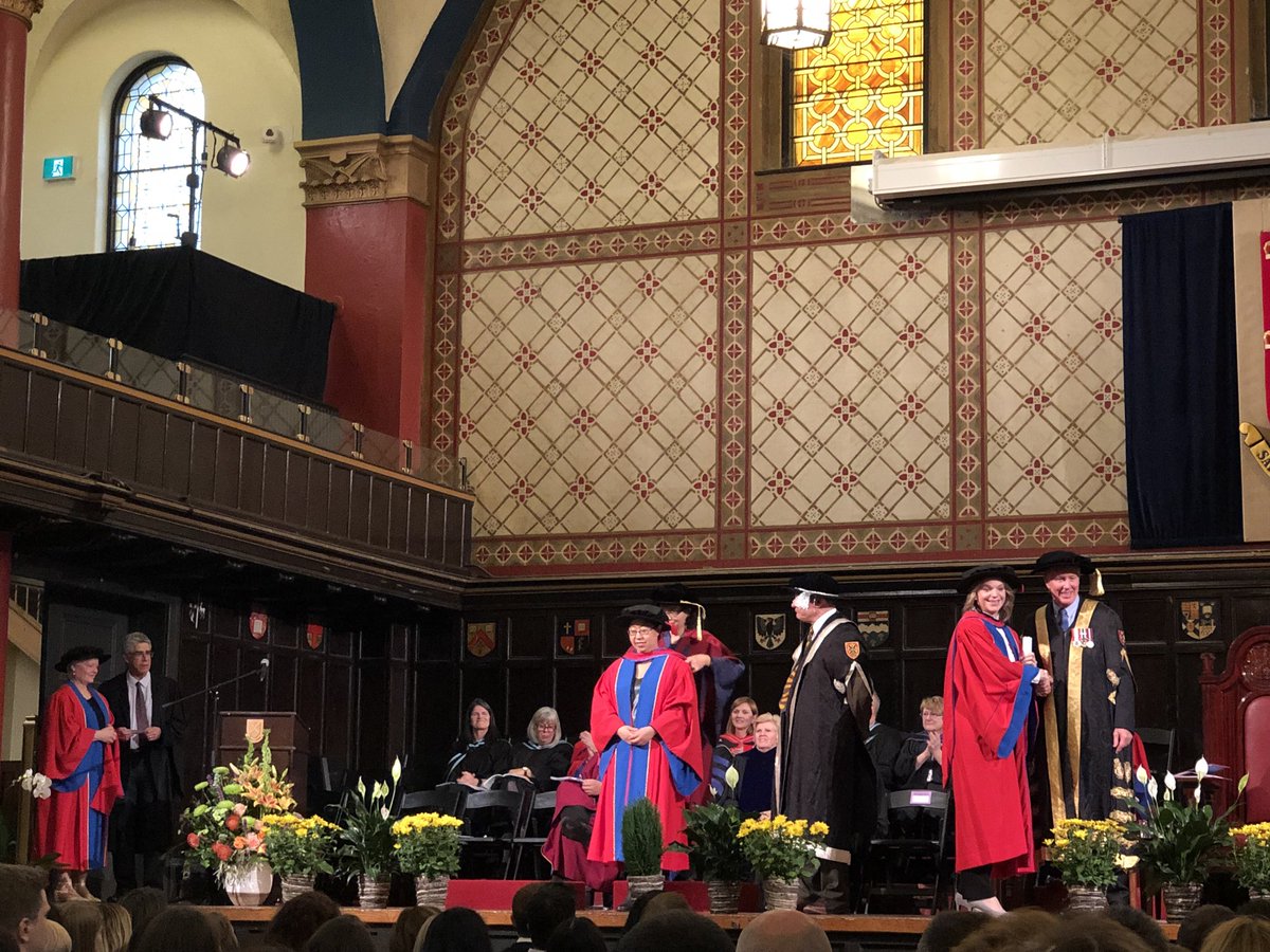AegQueens's tweet photo. #QGrad17 congratulations to our newest graduates! https://t.co/as8VVKUPWM