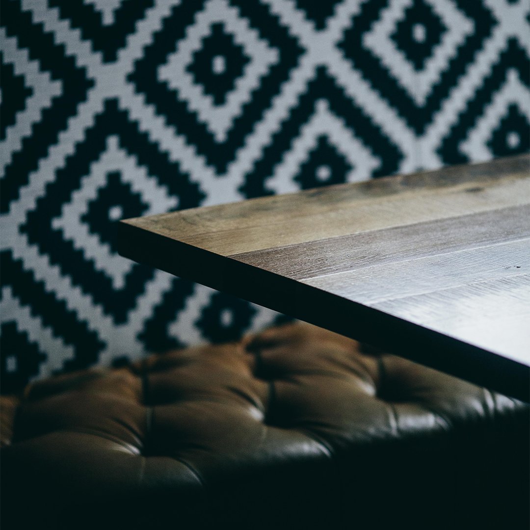 Bringing together textures and finishes is kind of our thing 👌 Check out more of our pairings: hubs.ly/H096jsc0