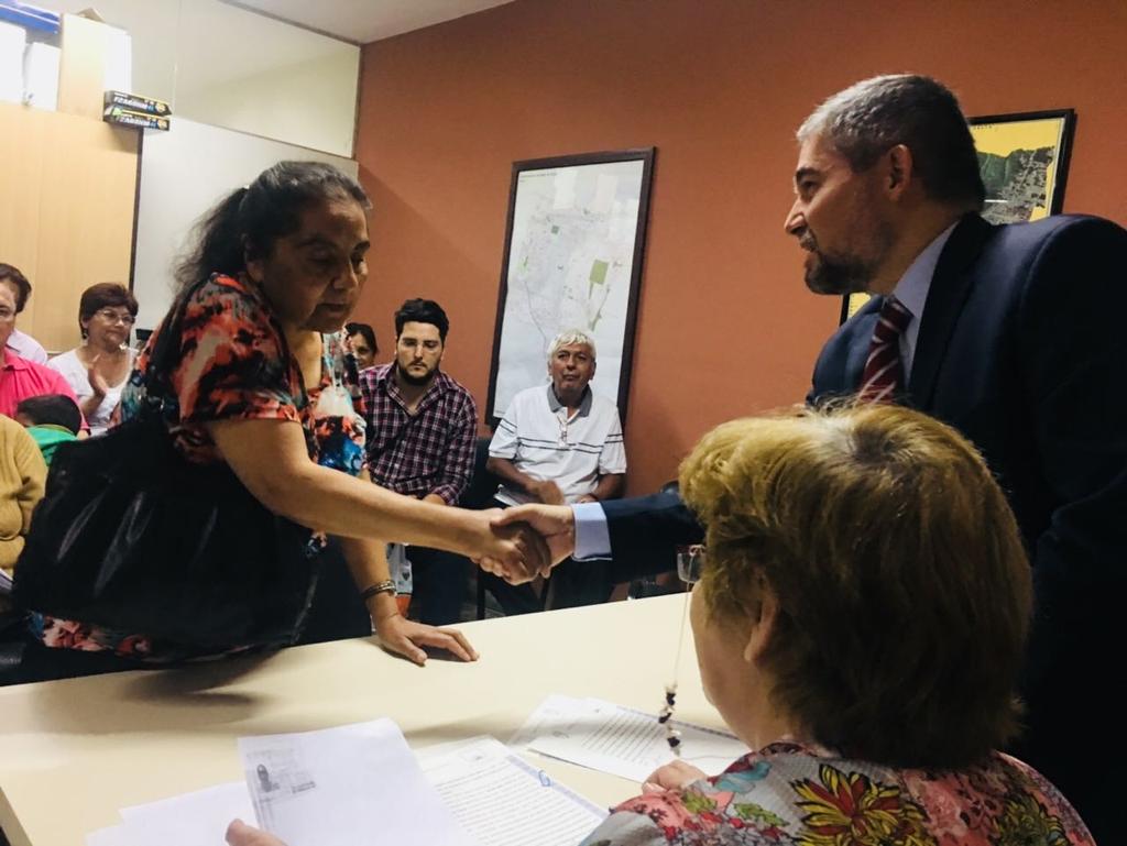 FlorenRochh's tweet photo. #FirmaDeEscrituras #RegularizaciónDominialTuc
@ferogel junto #ColegioDeEscribanos . Trabajando para toda la Pcia #Capital #La Banda #LeonRouges #Alderetes #Manantial #Concepción #LasTalitas #LaFlorida https://t.co/1u22F79eie
