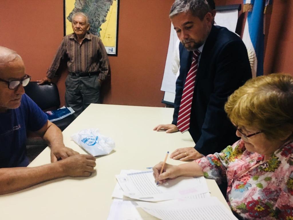 FlorenRochh's tweet photo. #FirmaDeEscrituras #RegularizaciónDominialTuc
@ferogel junto #ColegioDeEscribanos . Trabajando para toda la Pcia #Capital #La Banda #LeonRouges #Alderetes #Manantial #Concepción #LasTalitas #LaFlorida https://t.co/1u22F79eie