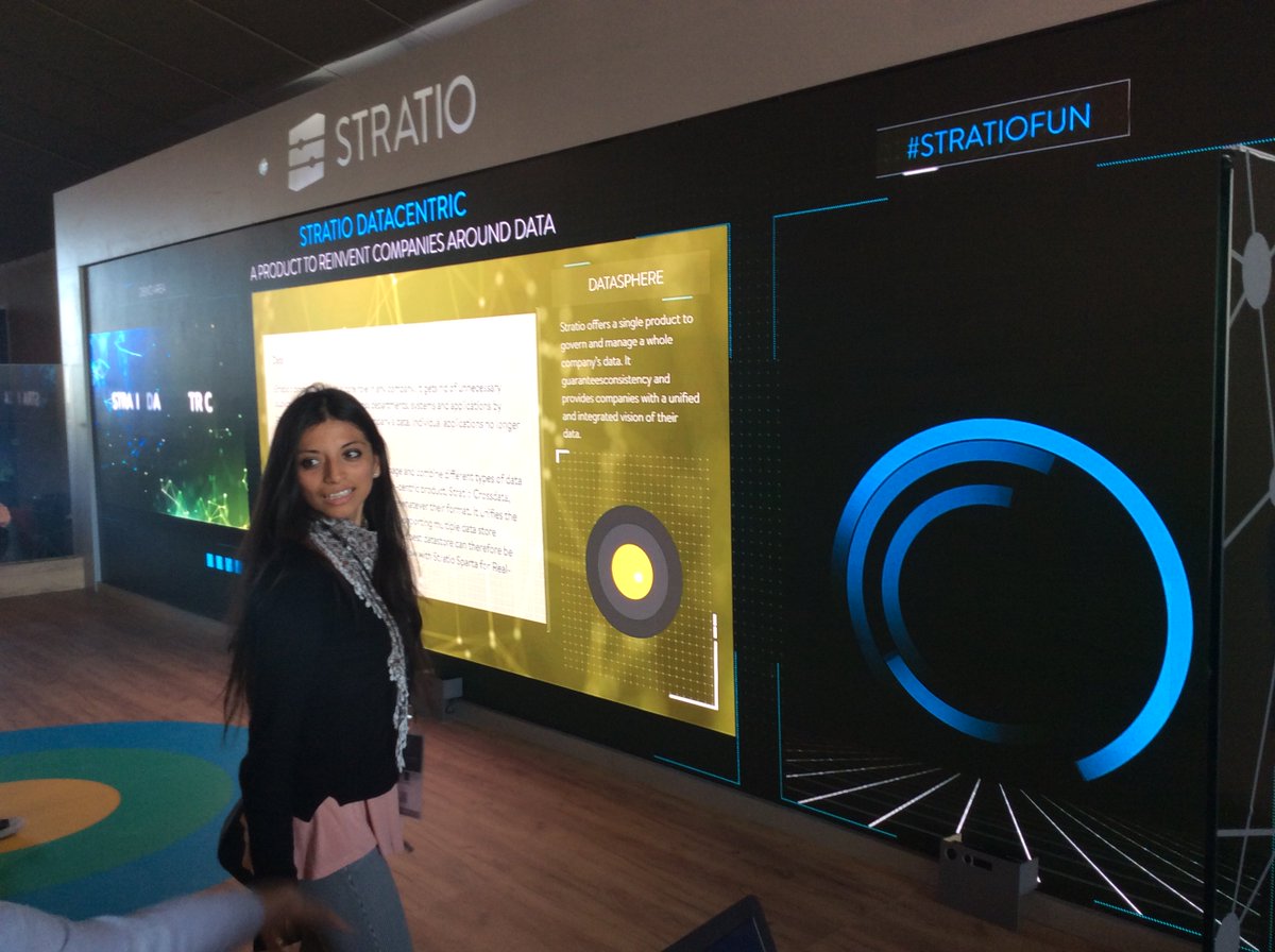 ubiquotechs's tweet photo. @Bigdataspain2017 Usuarios el stand interactivo Stratio con tecnología Ubox https://t.co/rXRr9ZCGuw
