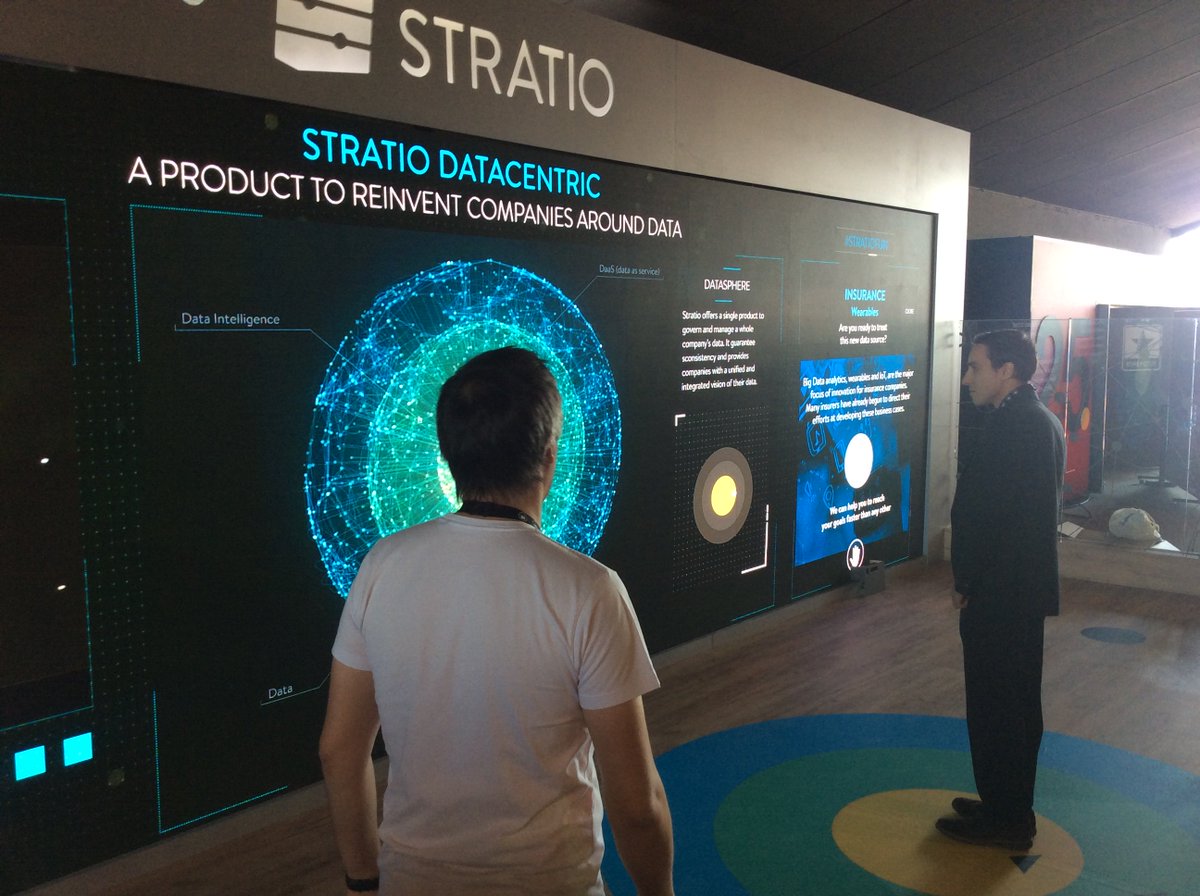 ubiquotechs's tweet photo. @Bigdataspain2017 Usuarios el stand interactivo Stratio con tecnología Ubox https://t.co/rXRr9ZCGuw