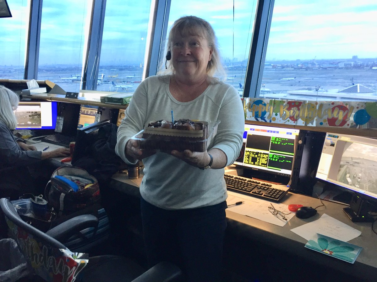vn1206's tweet photo. @weareunited @EWR_OpsbyOps 🎊 🎉Celebrating with Bernadette in EWR-SOC. One of our own counting her blessings.🎉🎊Photos thanks to Bobbie Harris https://t.co/FNplUSJzpc