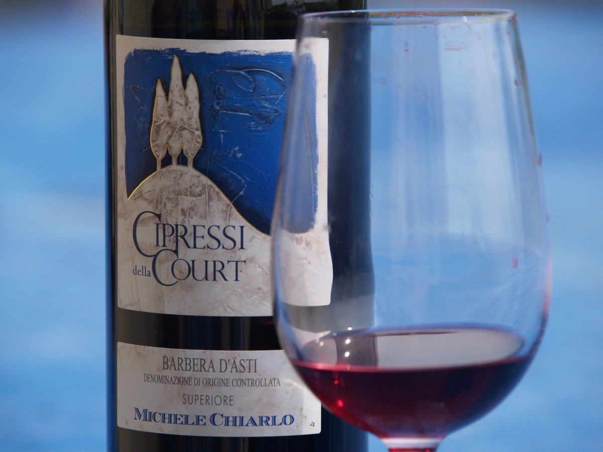 michelechiarlo's tweet photo. What a great article in @WineSpectator about #NizzaDocg!
Thanks @BSandersonWine for the interview to Stefano Chiarlo and for mentioning our #NizzaCipressi :-) https://t.co/U0PGniOnoy #barbera #barberadasti #michelechiarlo https://t.co/BNJq4AoZgn