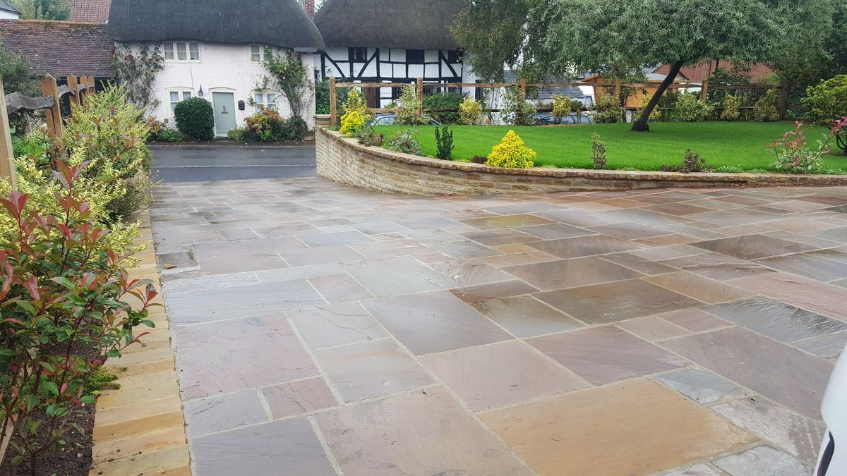 ShakespearesWS's tweet photo. Our team finished a beautiful paved driveway for one of our clients. Any thoughts? 

#drivewaypaving #drivewayideas #drivewaypavers #drivewayrepair #drivewayblockpaving #landscapedesignsussex #shakespeareslandscapes https://t.co/V9mdKOJhl3