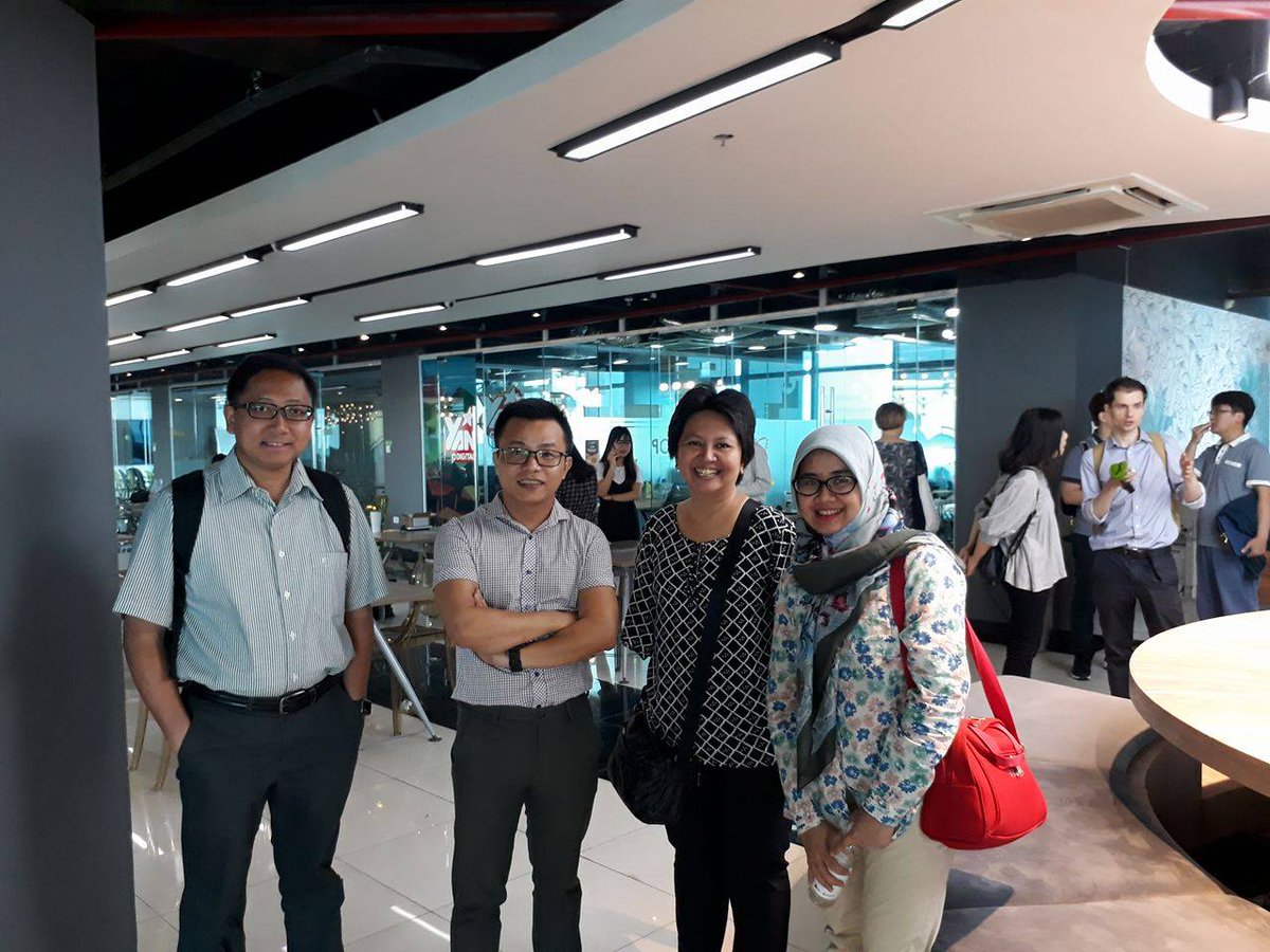 CsieNeu's tweet photo. ICSE Hanoi 2017 - Day 2
Social Enterprise Visit at Dao's Care and Hanoi Creative City.
#creativehub #daoscare #ICSEHanoi2017 https://t.co/mSqokFhKBz