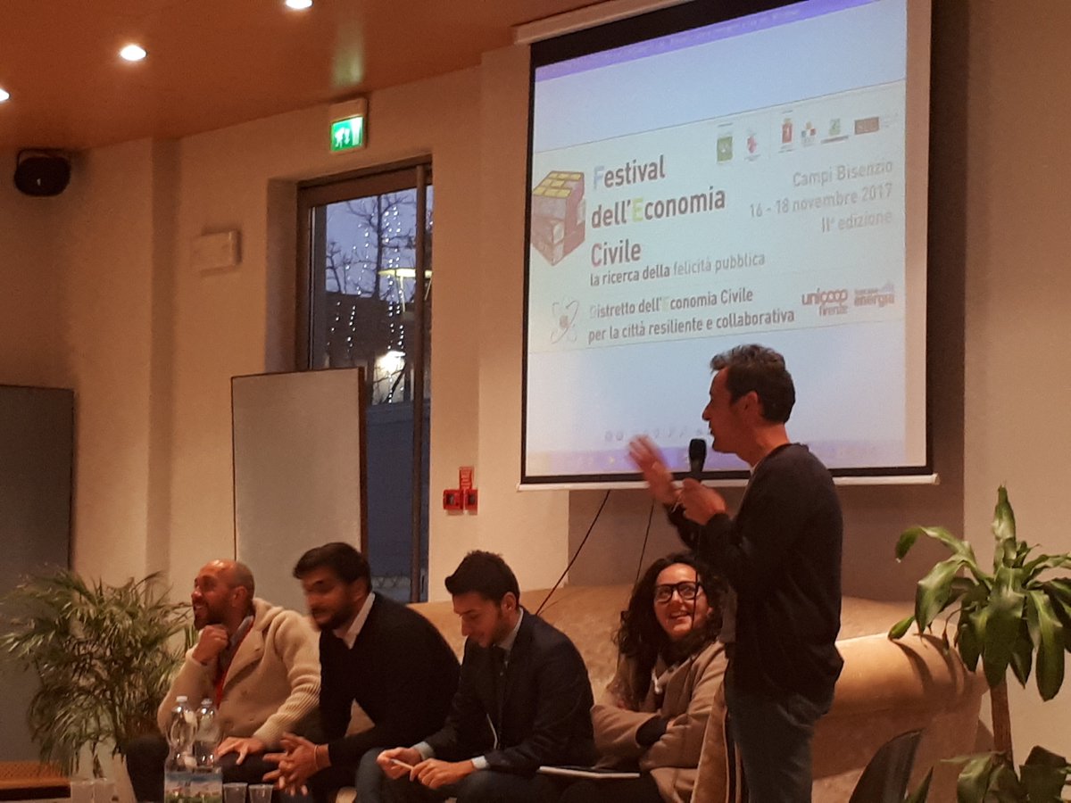 giovani e lavoro al centro di qst giornata festival #economiacivile ! 
 si confrontano sul tema Giacomo Mangoni Sindaco di Agliana,Coordinatore ANCI Giovani, Cosimo Guccione, Consigliere 
Com Firenze, Sara Ambra, referente 
BuonePraticheNetwork ANCI Toscana e Luigi Ricci ass