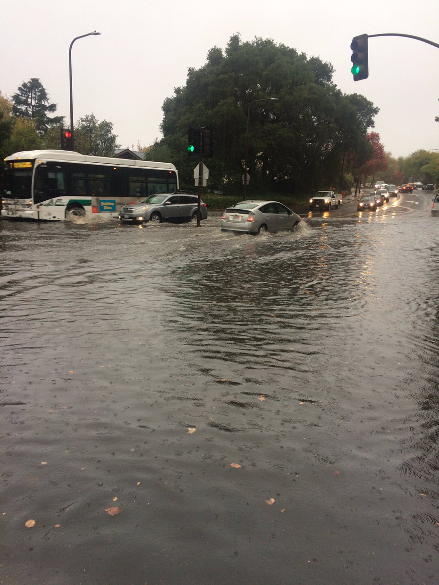 LOVEfordinner's tweet photo. @berkeleyside intersection at Eunice and Henry/Sutter flooded https://t.co/JxfxgRRNlJ