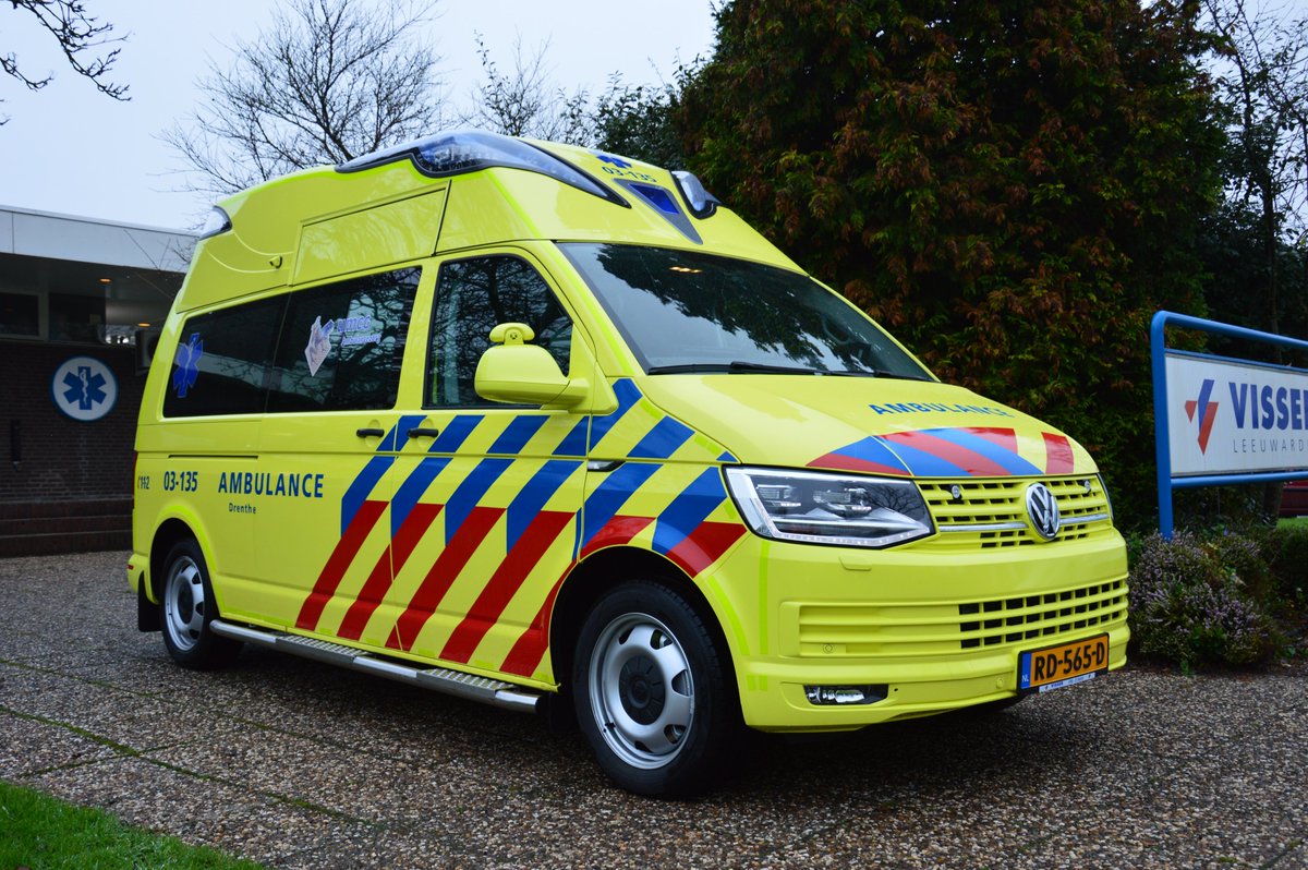 De laatste Hornis Silverline #Ambulance van 2017 voor #UMCG. Deze auto staat zeer binnenkort op de post in #Emmen.
