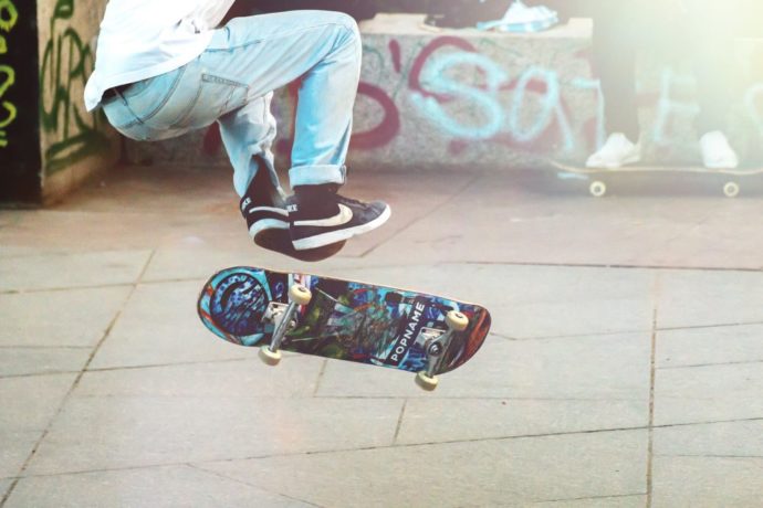 Usar calças para andar de skate é recomendável? Temos várias sugestões. Será que rola? >> goo.gl/NiVBvg