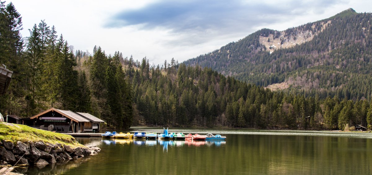 AlexWagnerPhoto's tweet photo. Spitzingsee Mai 2017
Leider zog der Himmel zu als ich hoch zum Spitzingsee fuhr.
#spitzing #spitzingsee #cloudy #boats #mirror #Landscape #lake #bavaria #photography #fotografie #foto #mountains #germany #water #Canon #EOS100d #Sigma #AlexWagnerPhoto https://t.co/6TXuEomTKD