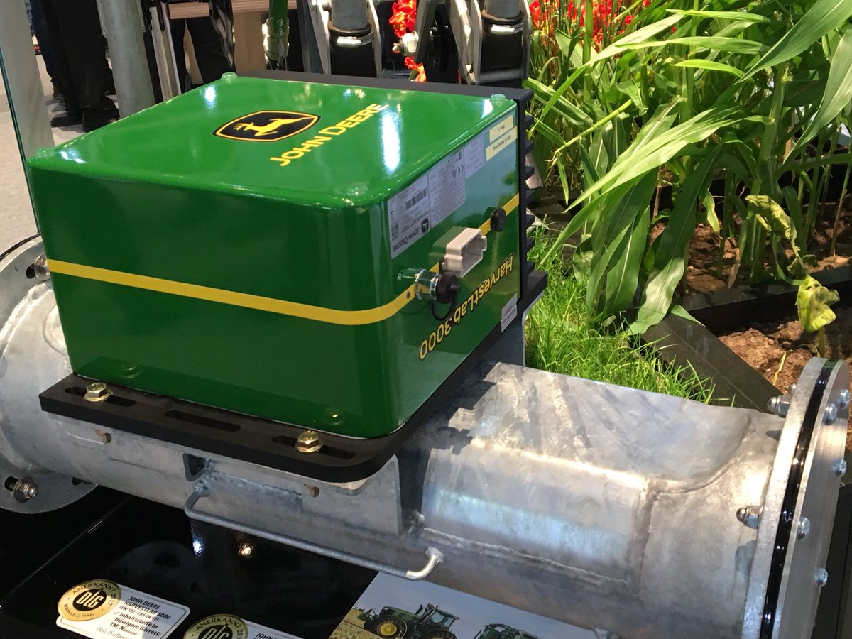 rob_proud's tweet photo. @JohnDeere #Harvestlab3000 providing real-time nutrient analysis of manure for accurate application #agritechnica17 https://t.co/AkdNJ6uBGG
